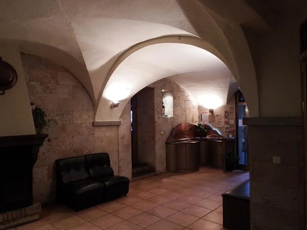 Hotel Fonda Finet Sant Feliu de Pallerols 2*,